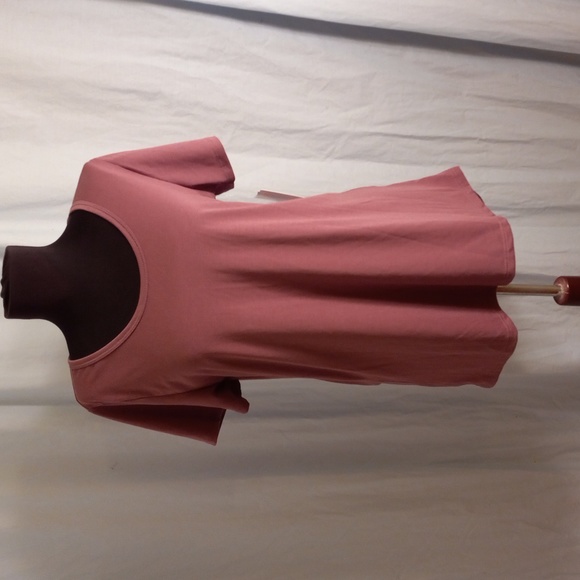 LuLaRoe Tops - LuLaRoe S Classic T Tee Shirt NWT Purple Hi-Low